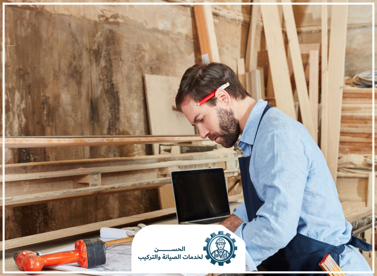 نجار في دبي